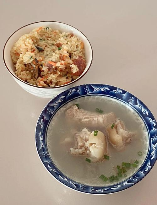 下奶猪蹄汤的做法(下奶猪蹄汤的做法和功效)