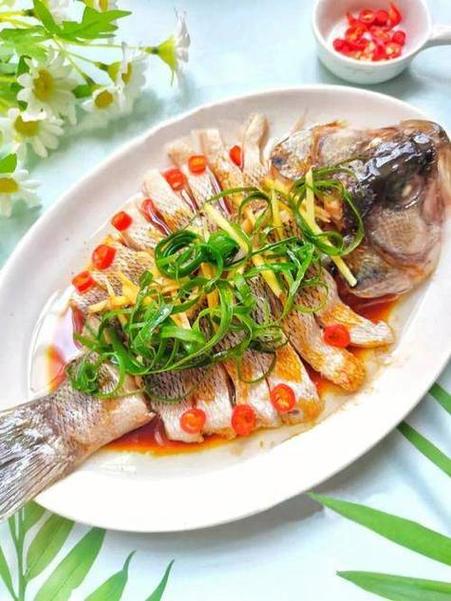 清蒸平鱼的做法（清蒸平鱼的做法和步骤鱼的做法窍门）