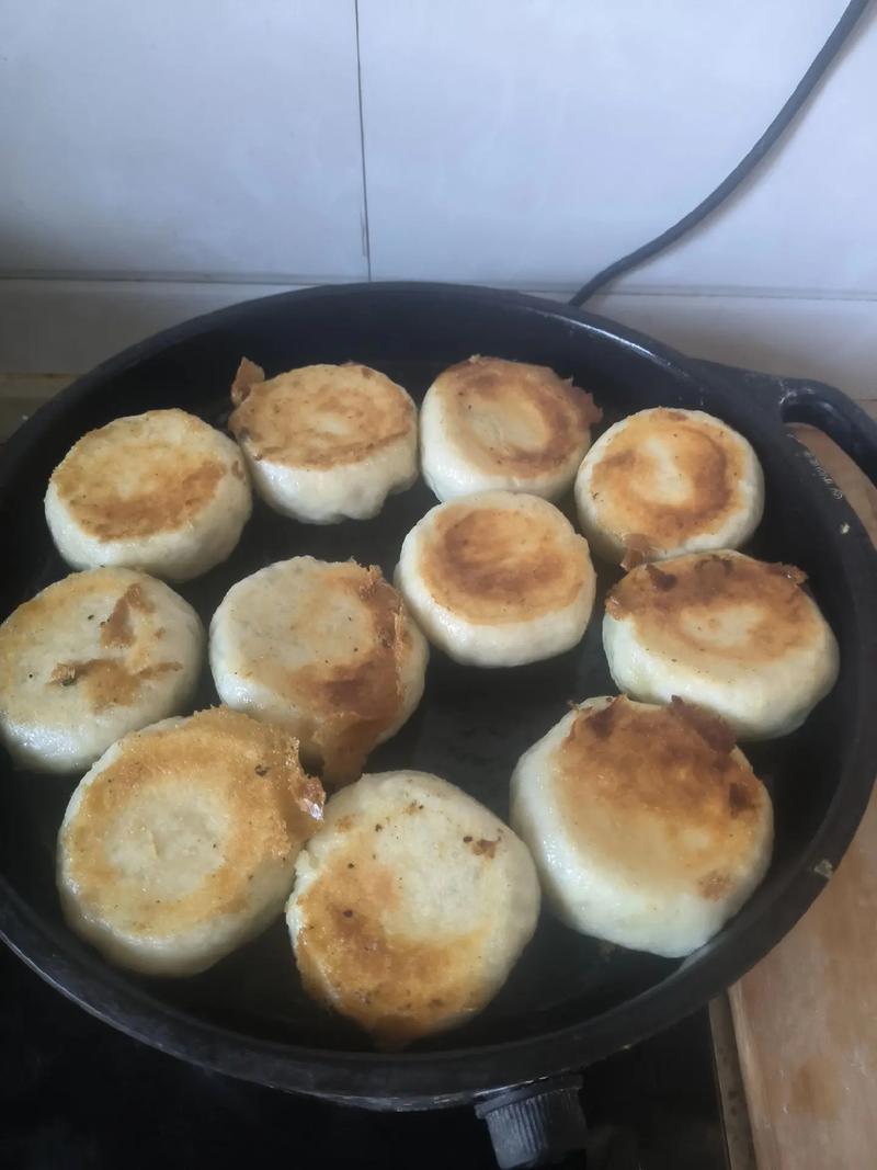 包子的做法视频（油煎包子的做法视频）